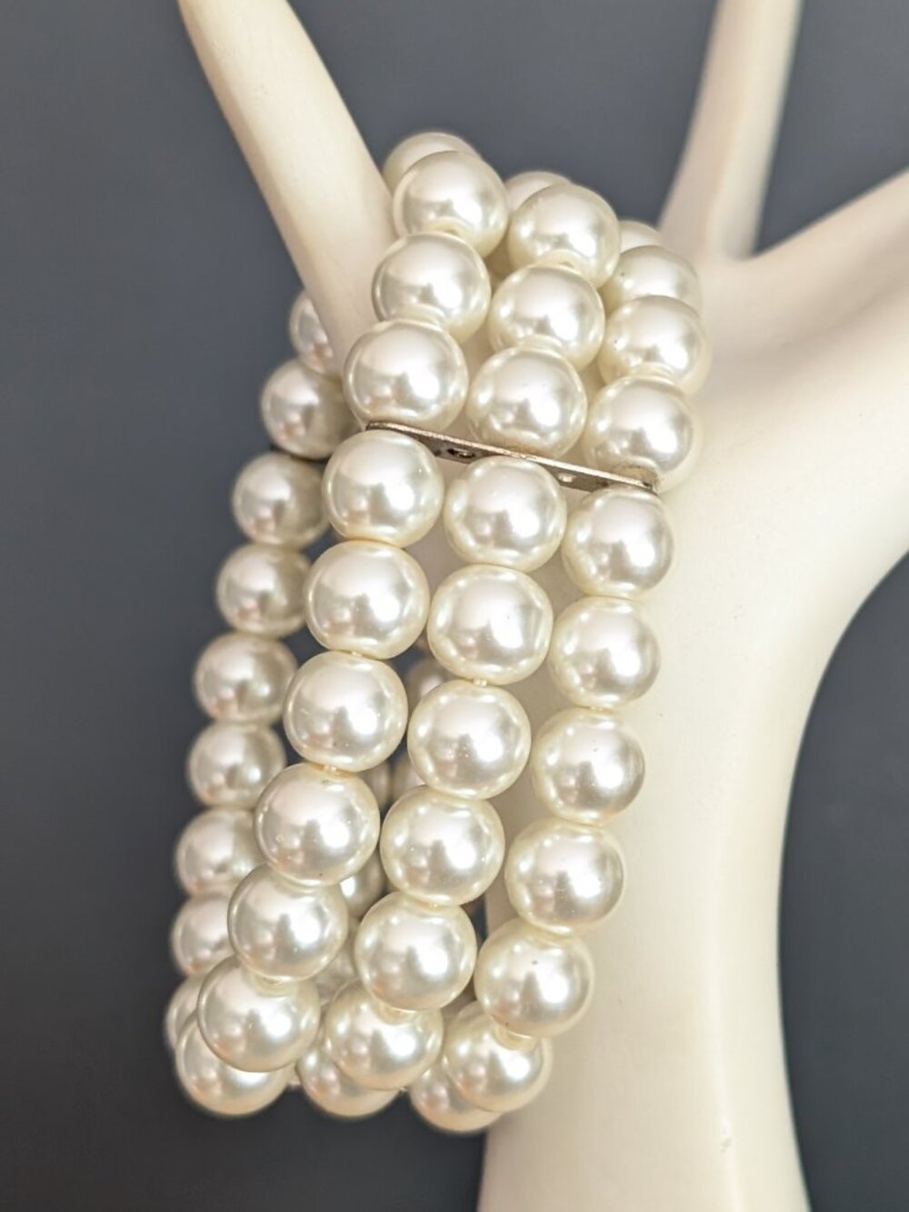 Off white glass beaded faux pearl stretch bracelet